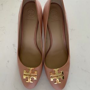 Tory Burch blush / nude pumps
